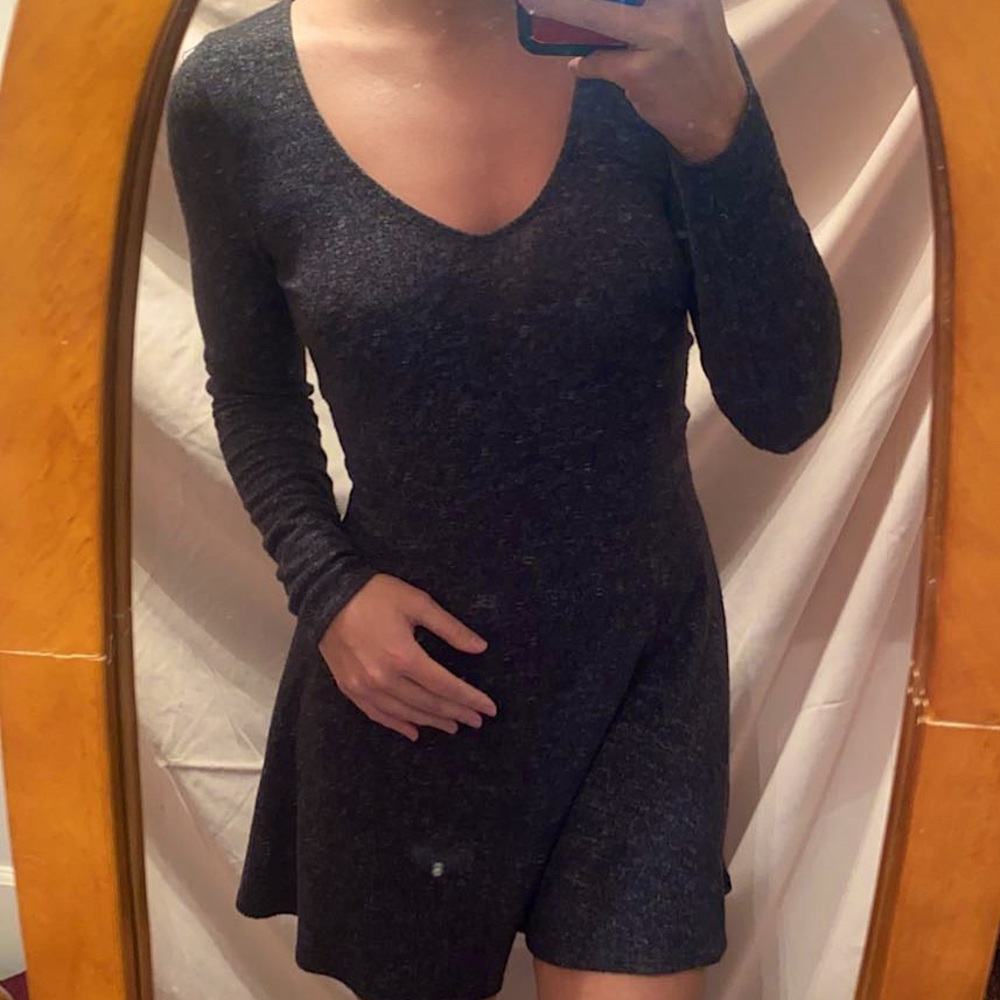 HOLLISTER V-NECK KEYHOLE DRESS